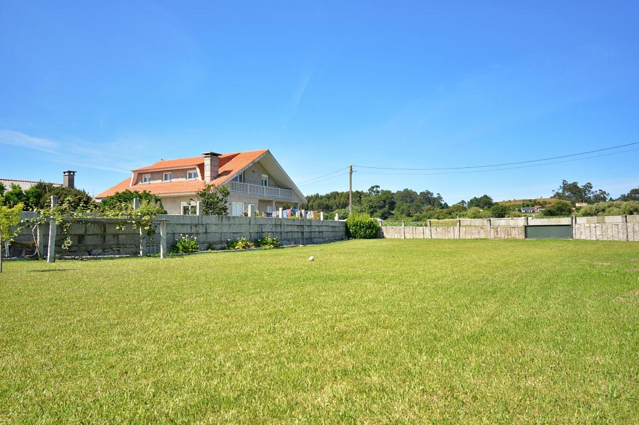 Galihost - Casa Con Precioso Jardin En Vilanova De Arousa Exterior photo